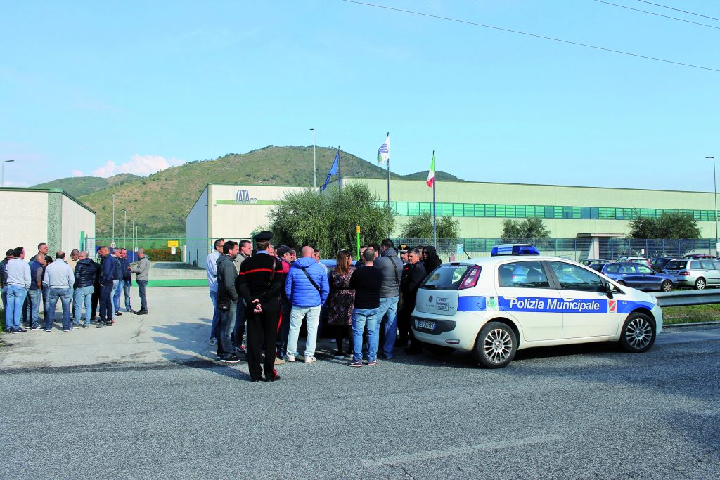 Sata Spa, operai di nuovo in protesta: presidio in Regione