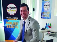 M5S, dieci punti più uno «Via i vitalizi e tagli ai costi»