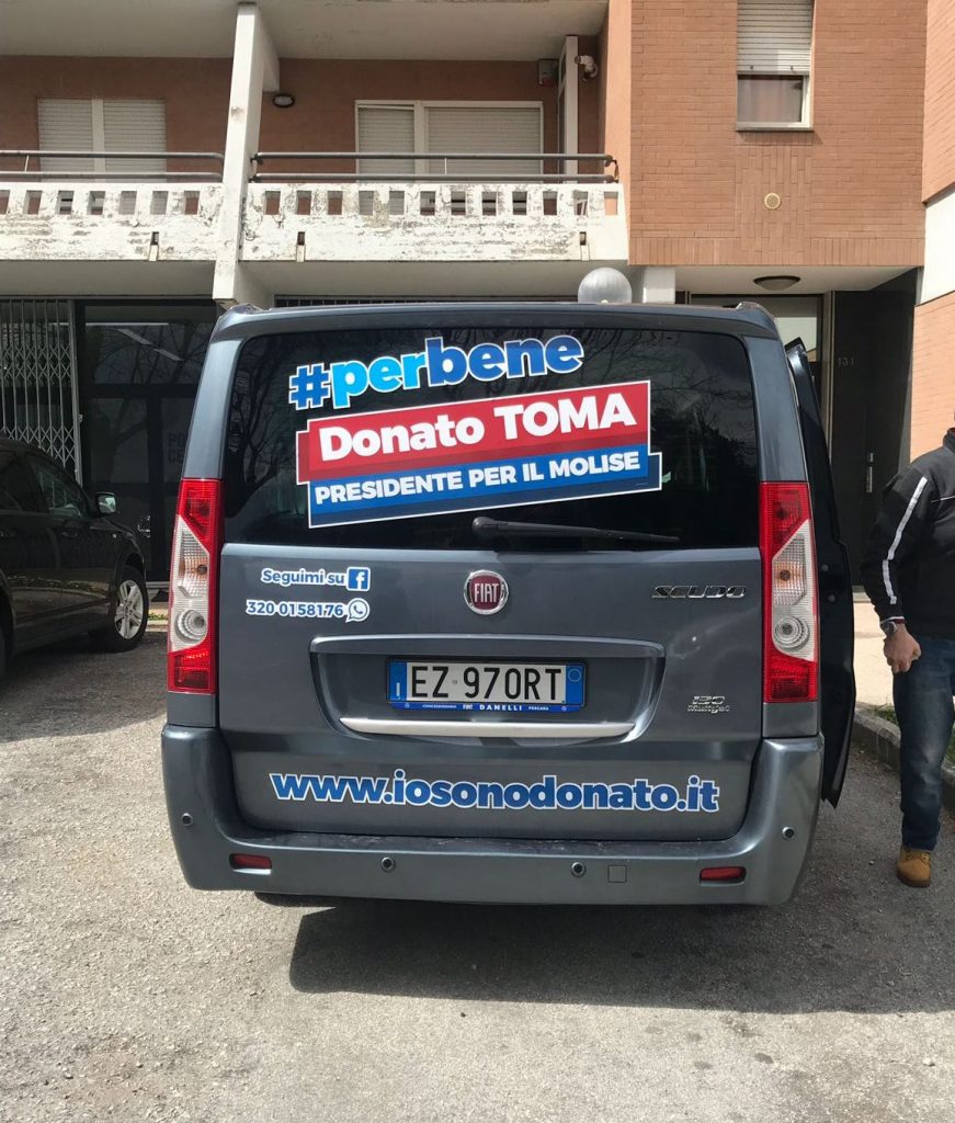Un van, due auto e giovani ambasciatori: Toma presenta il #perbene tour