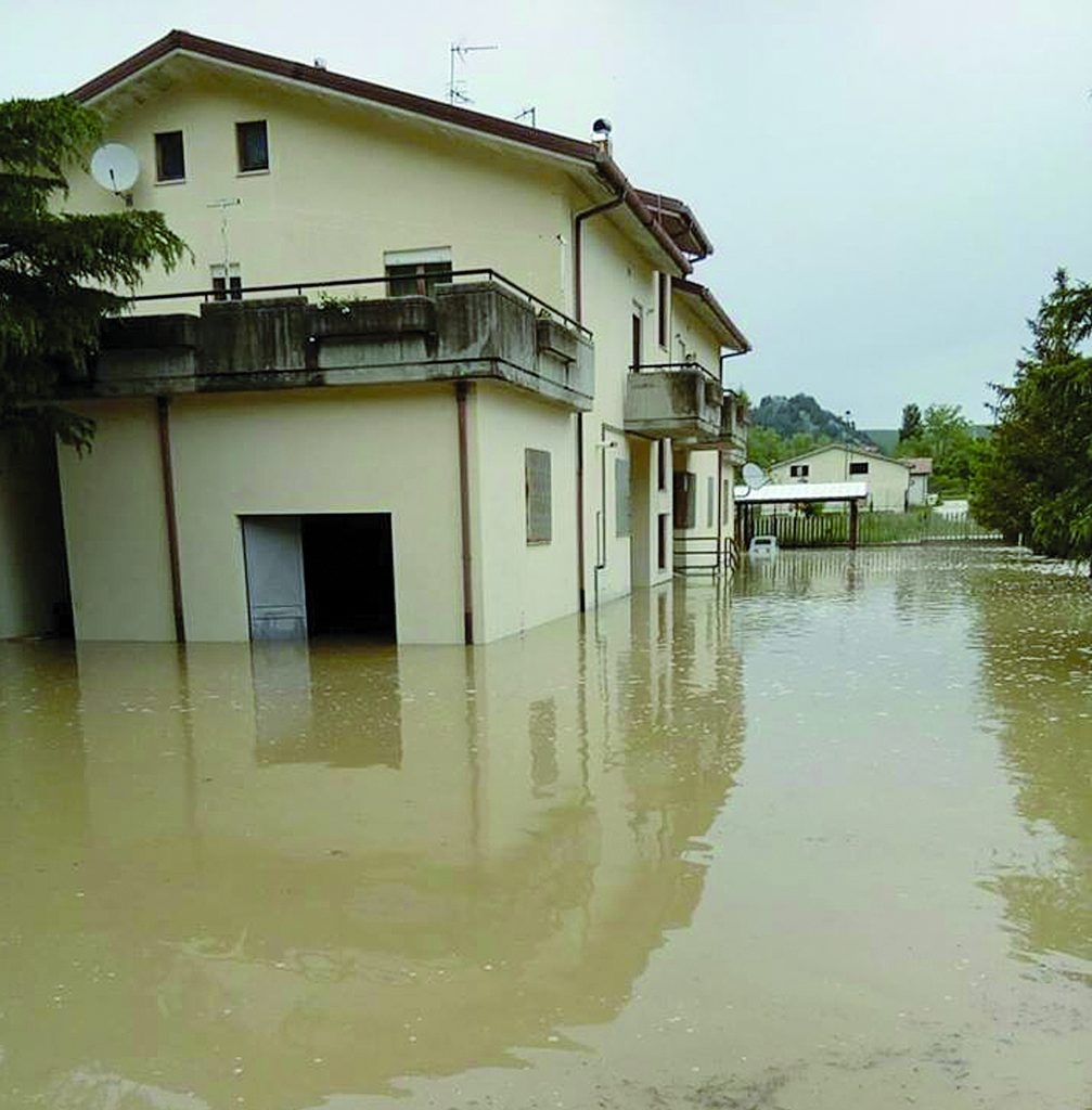 Isernia, bomba d’acqua in provincia: Carabinieri intrappolati in caserma per diverse ore