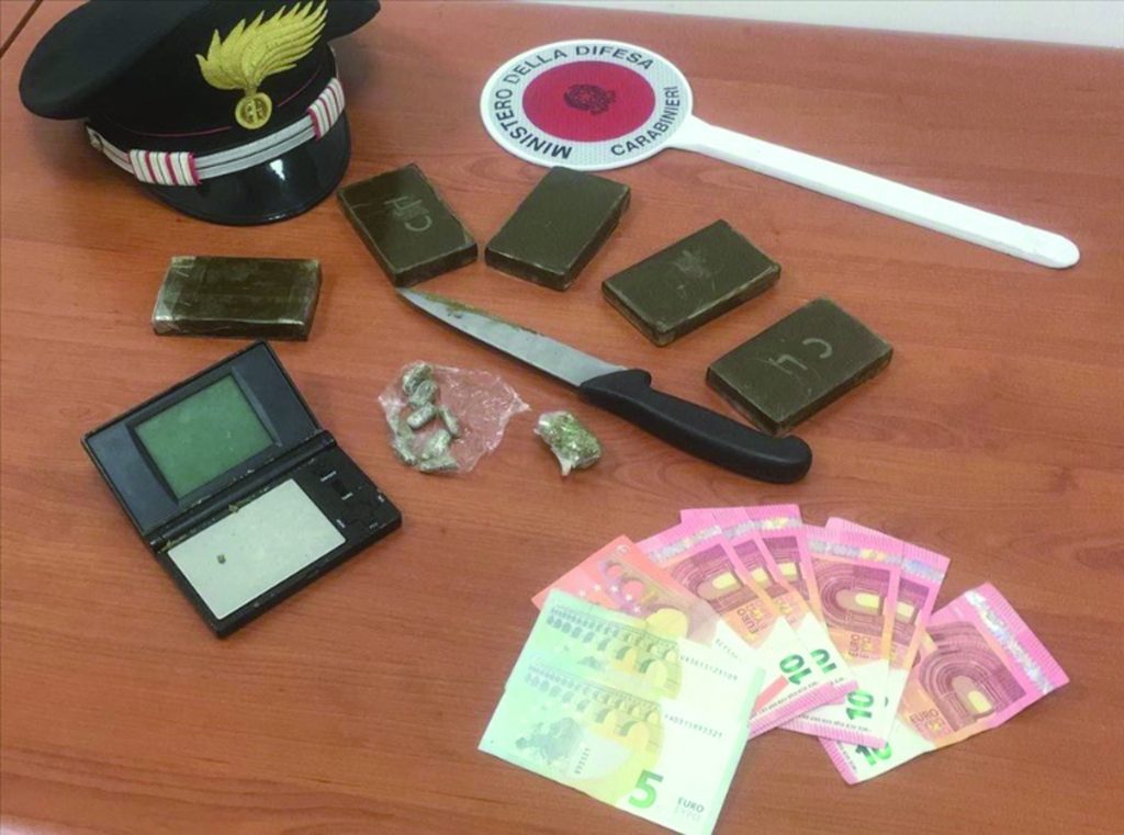 Termoli, mezzo chilo di hashish in casa: arrestato 22enne