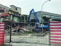 Isernia, ruspe in azione per abbattere le case popolari di San Leucio