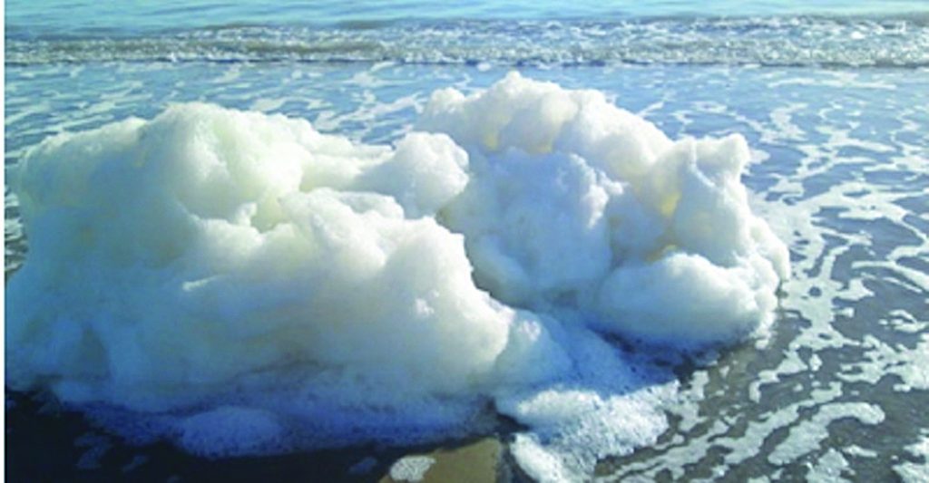 Schiuma bianca a Termoli, l’Arpam: le acque sono balneabili