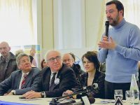 Scontro sui migranti, «Bregantini preghi di più»