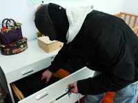 Furto in pieno centro a Isernia, i ladri sfondano la porta e rubano oro e argento