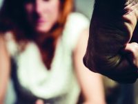 Isernia, minacce alla figlia lesbica: denunciato padre violento