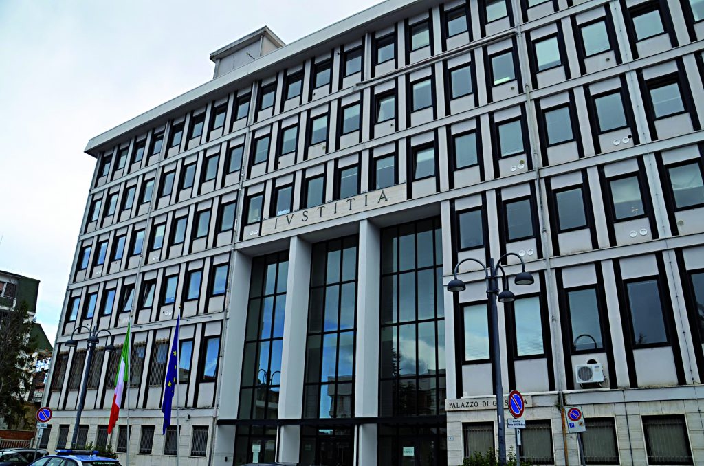 Atti sessuali sui bimbi delle elementari, chiesti otto anni per l’ex bidello di Petacciato