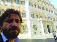 Treno da sostituire, «ritardo indefinito» E Federico decide di prendere il bus