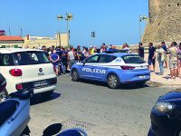 Termoli, bimbo resta chiuso in auto: ressa in centro