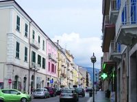 Raid di furti nei negozi di Isernia, è partita la caccia ai malviventi