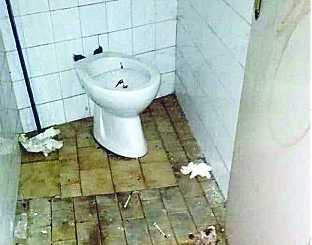 Latrine in pieno centro a Campobasso, arrivano 100mila euro per ‘trasformare’ i bagni pubblici