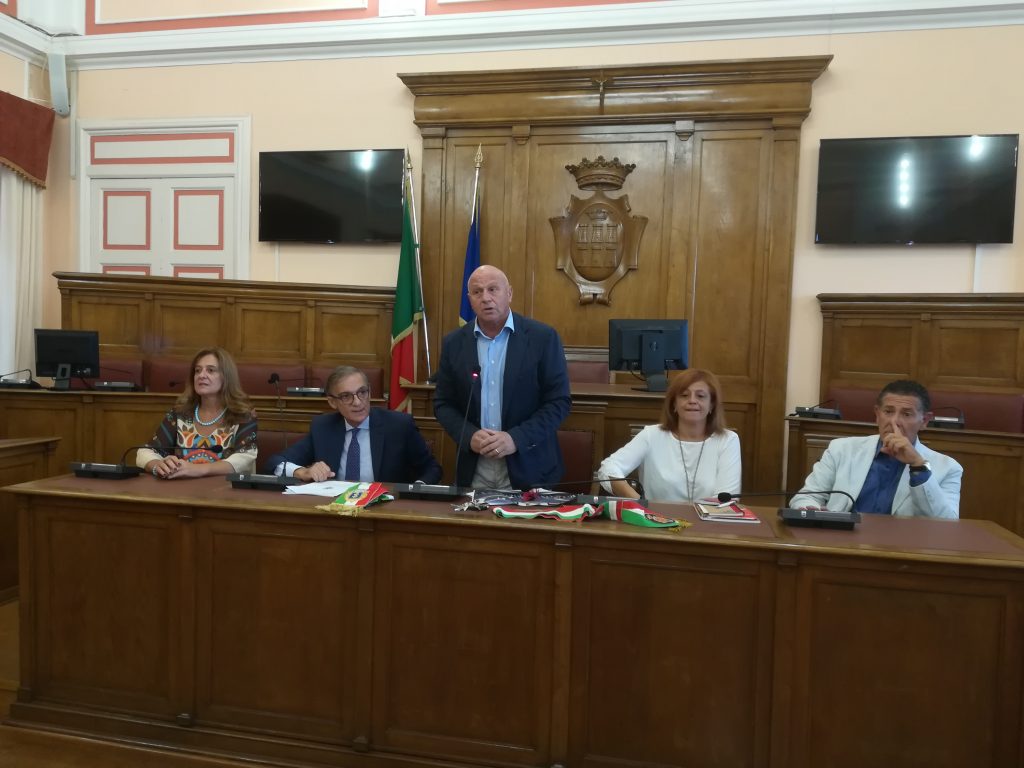 Stop al bando periferie, «se non ci sarà dietrofront pronti a ricorrere al Tar»