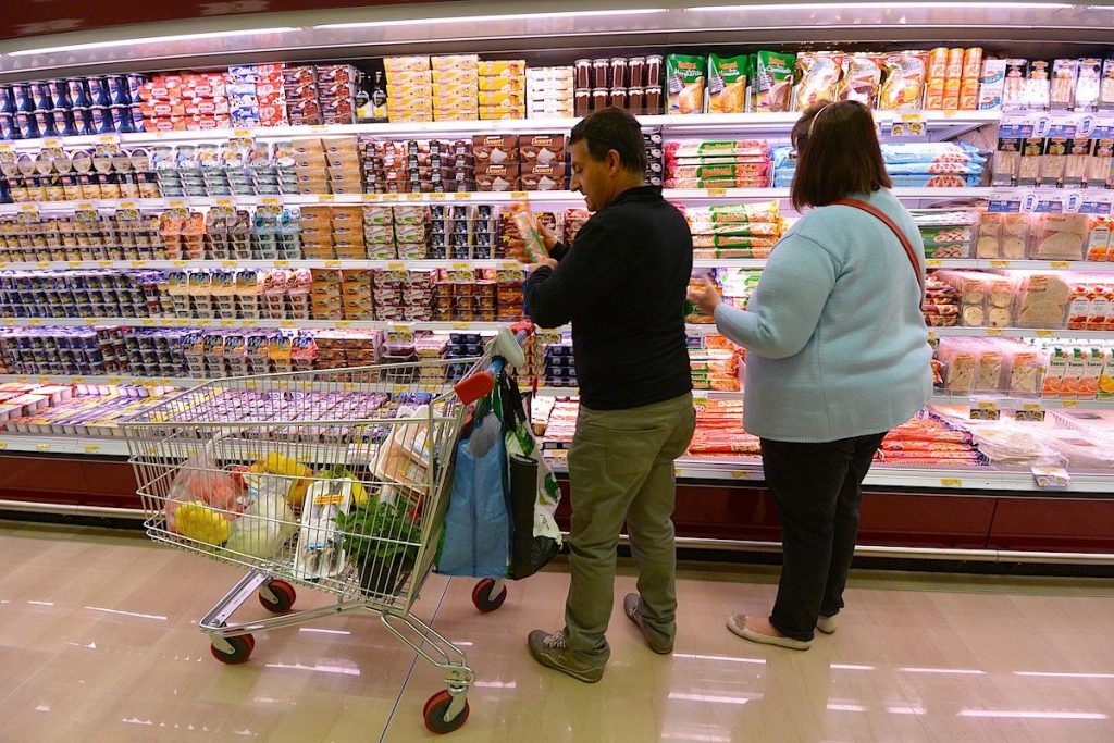 Chiusure dei negozi, arriva l’ok dalla Lega