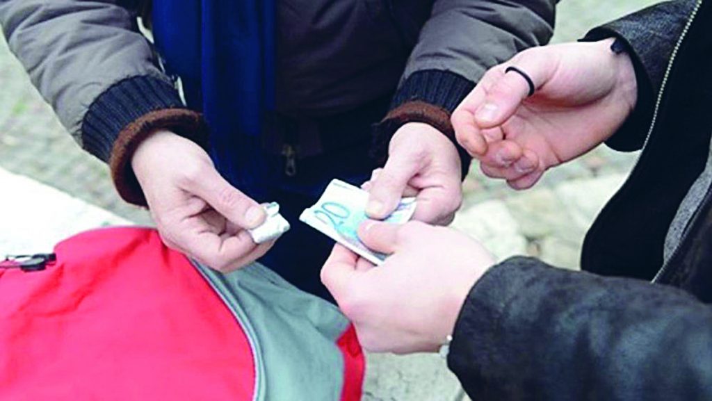 Isernia, spaccio a scuola: giro di vite della Prefettura