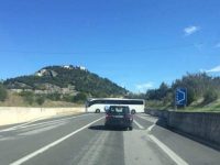 Campobasso, passeggeri dimenticano i documenti in auto e il pullman fa un’inversione vietata