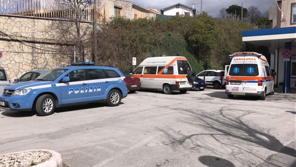 Isernia, lite in un bar del centro: 82enne dà di matto e sferra un pugno a un indiano