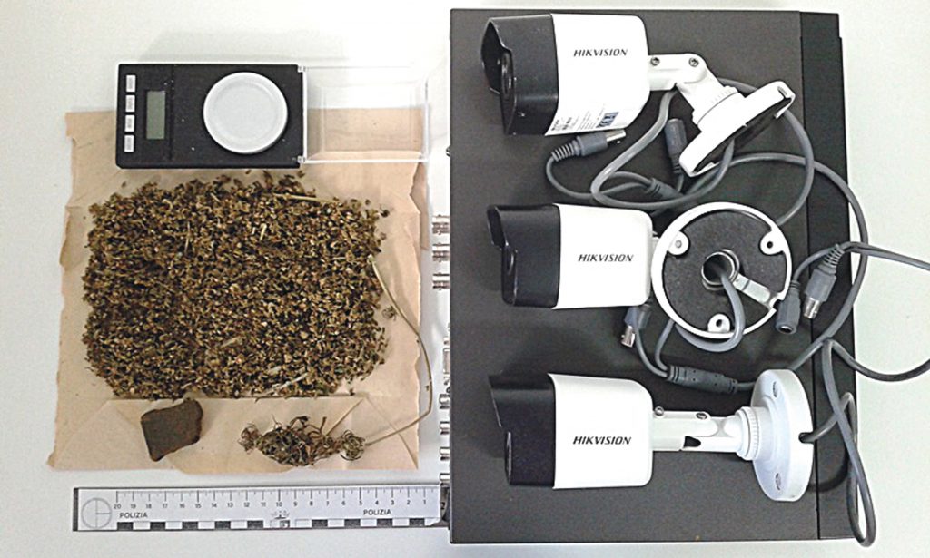 Termoli, pusher ai domiciliari con telecamere abusive e dosi di stupefacenti