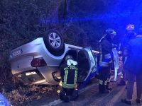 Spaccia banconote false, truffatore inseguito si cappotta: fermato dalla Polizia a Montaquila