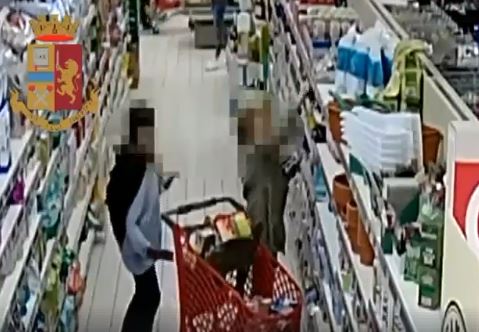 Borseggiò una donna in un  supermercato di Campobasso, 53enne denunciata