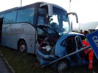 Campochiaro, auto contro pullman carico di studenti sulla statale 17: grave un uomo di 73 anni