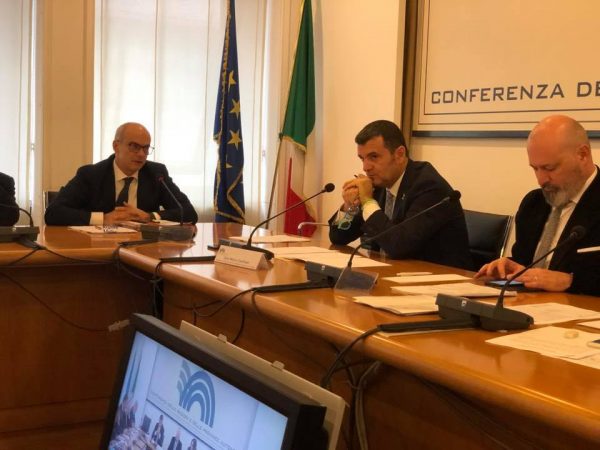 Sanità, ripartiti i fondi. Poi l’incontro fra i presidenti e Centinaio