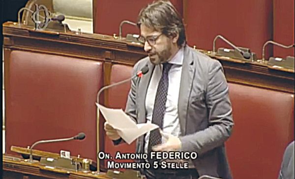 Decreto sicurezza, ribelli 5s alla Camera: c’è pure Federico