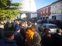 Agnone commossa abbraccia la ‘sua’ Pina per l’ultima volta