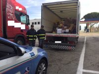 Trafuga pacchi di dolci e va in panne sull’A14