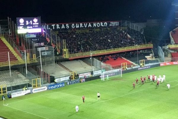 Malore nel bus sull’A14, tifoso della Cremonese muore in trasferta