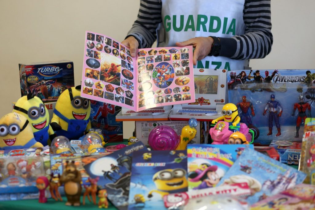 Natale 2018, attenzione ai giocattoli contraffatti: ecco i consigli dell’Adoc