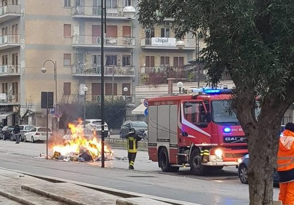 Rogo sul camion dei rifiuti: attimi di panico a Isernia