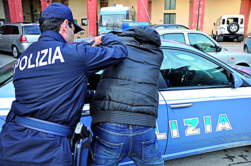 Rapina un negozio e va a comprare l’eroina: isernino arrestato