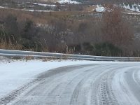 Il ghiaccio tiene in scacco gli automobilisti, proteste sul versante della Trignina