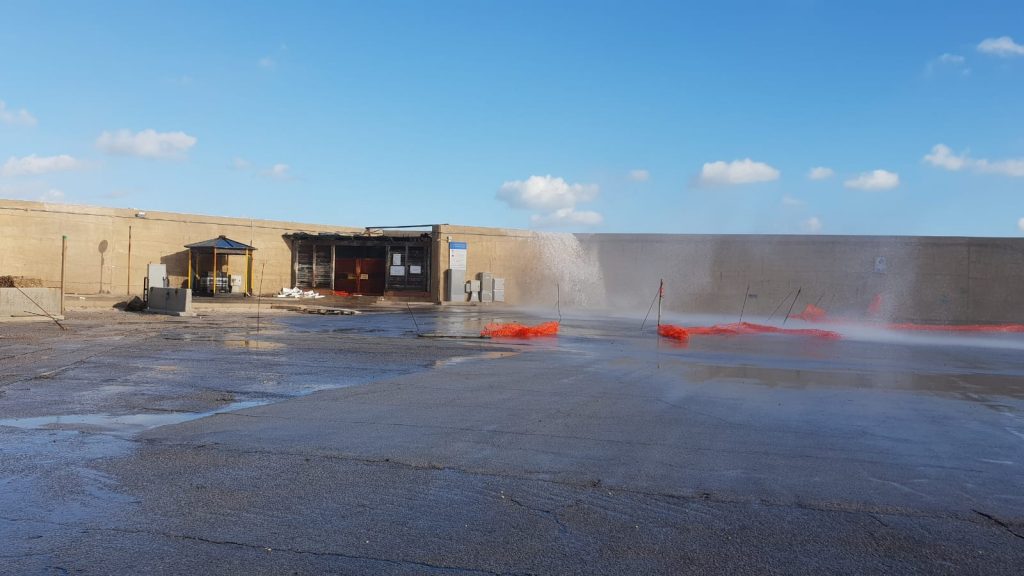 L’allerta arancione sulla costa: disagi solo per il forte vento