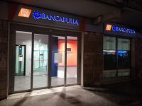 Termoli, “tagliano” il vetro della banca col flex e poi la rapinano: tre i banditi in azione