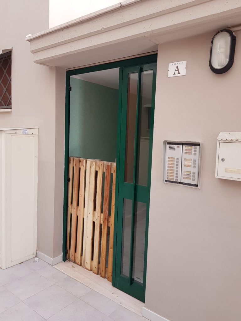 Caso clamoroso a Campomarino Lido, rubato un portone