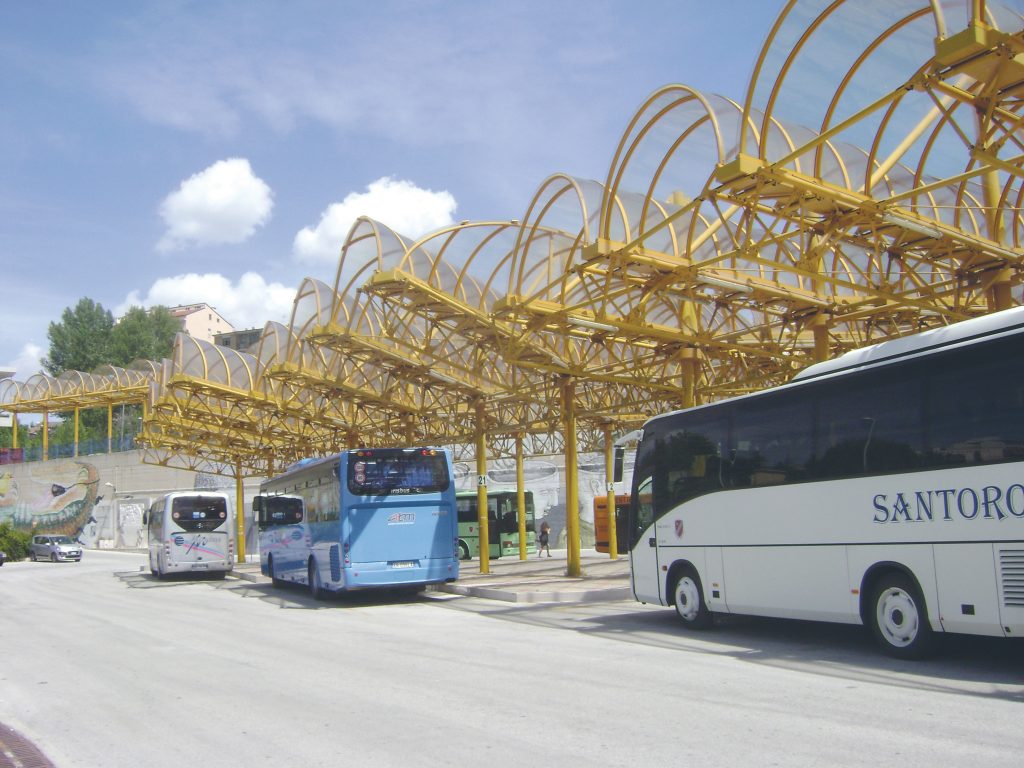 Bagarre sui trasporti, 5 Stelle: Niro lavori di più e parli meno