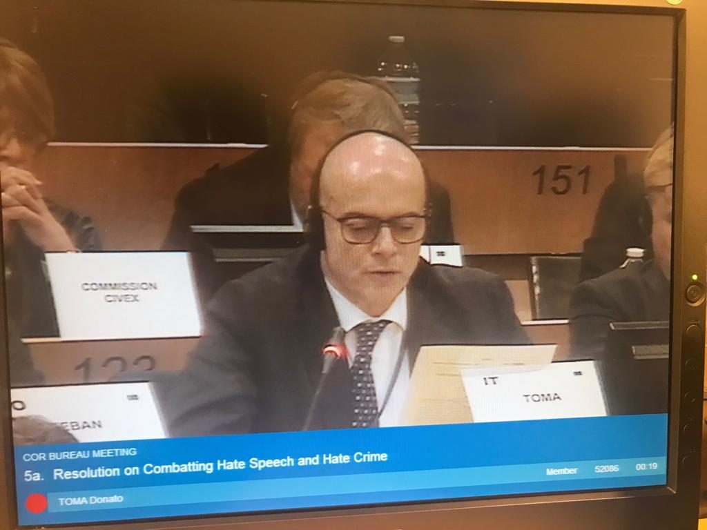 Disinformazione e insulti sui social, crociata di Toma: «Combattere l’anonimato»