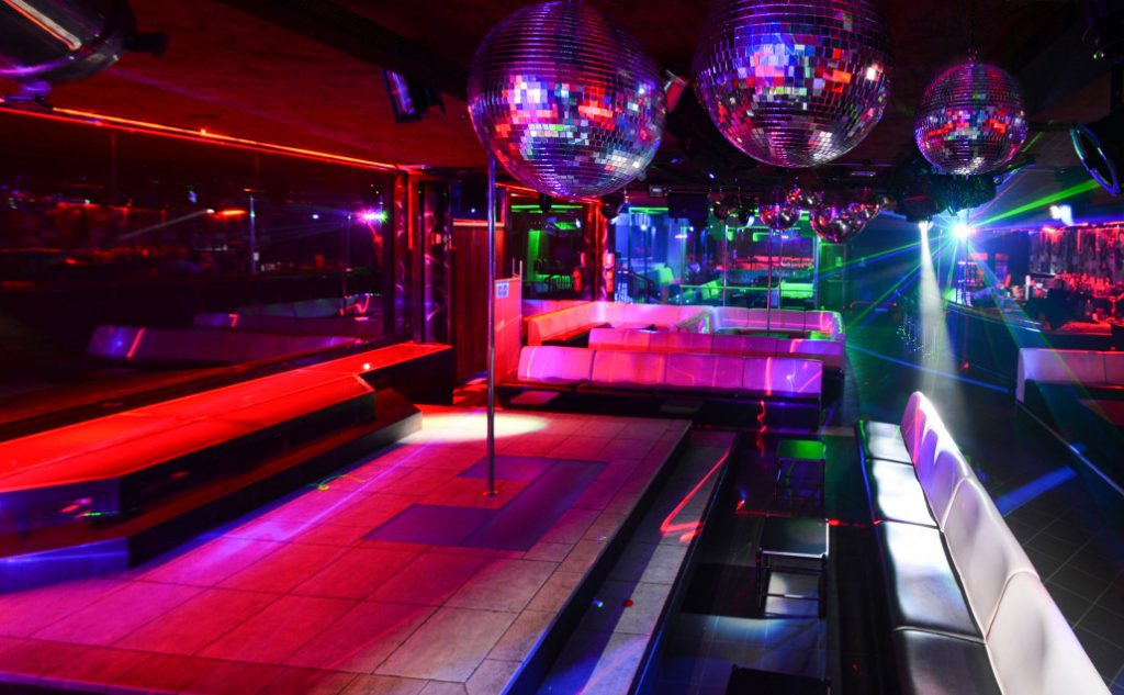 Night club ‘travestito’ da circolo privato, chiuso un locale a Toro