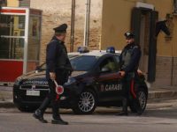 Forza il posto di blocco e finisce con l’auto contro una barriera, 35enne di Colletorto arrestato