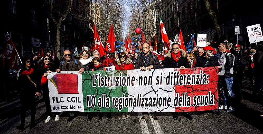 La Flc Cgil in piazza per dare una scossa al governo e dire no alla regionalizzazione della scuola