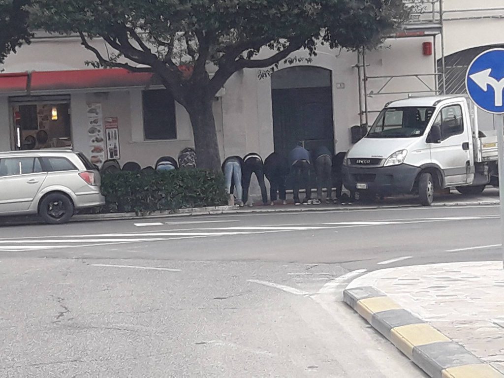 Termoli, musulmani pregano in strada: Sabella non ci sta