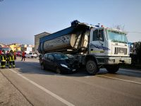 Auto sotto camion, paura a Venafro: giovane ferito