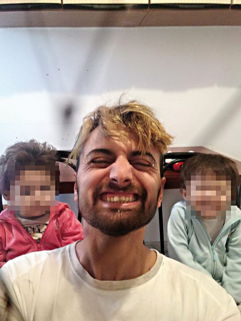 Bimba picchiata, sciolta la prognosi: ora è stabile