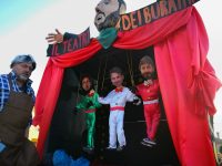 Festa grande nella Valle, a Roccaravindola sfilano pure Trump e Toninelli