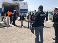 Termoli, trasferiti a Foggia i 18 migranti curdi e iracheni