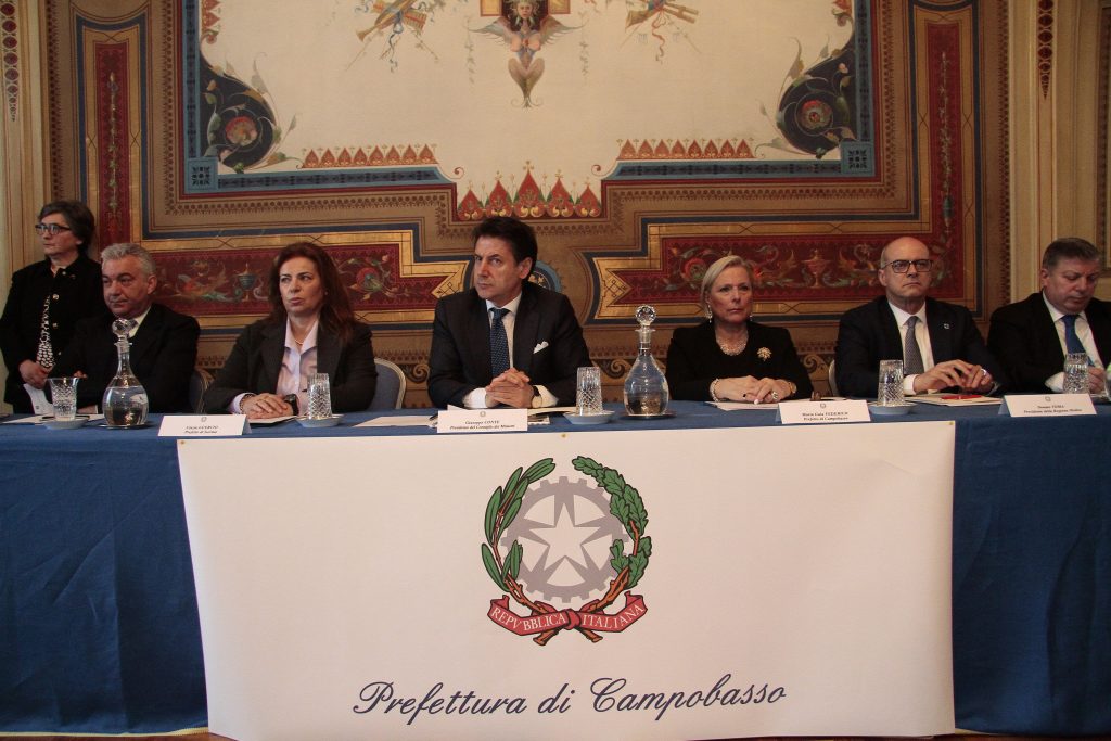 Contratto, autonomia e sanità: «L’avvocato del popolo difenda il Sud»