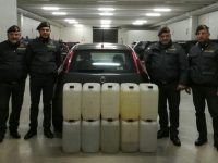 Alcool su una ‘bomba viaggiante’, contrabbandiere fermato dalla Finanza a Sesto Campano