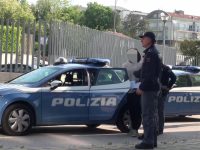 Isernia, picchia due poliziotti e si ferisce con un pezzo di vetro: migrante arrestato