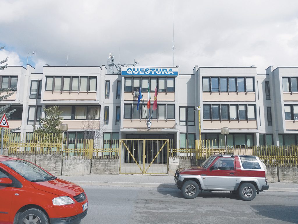 Campobasso, aggredita nel tunnel: la telecamera potrebbe aver ripreso la fuga